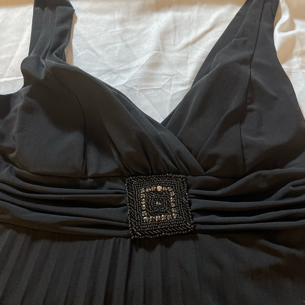 Enfocus Studio Black V-Neck Midi Dress with Embellished Waist - Picture 3 of 6